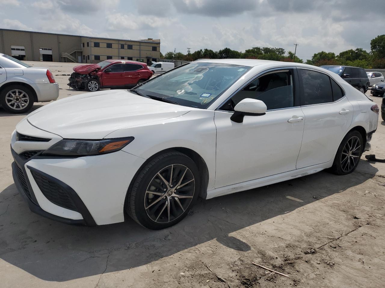 4T1G11AK3MU602743 2021 TOYOTA CAMRY - Image 1