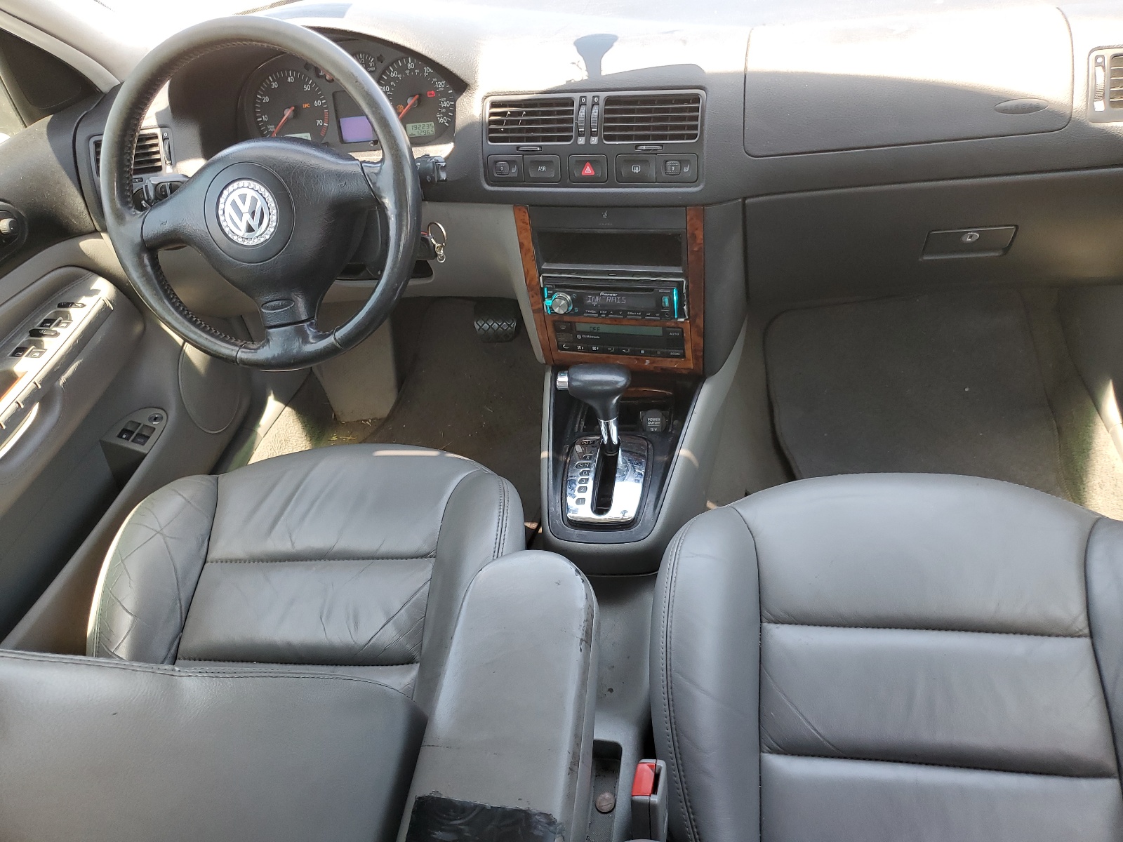 3VWTE29M8YM138035 2000 Volkswagen Jetta Glx