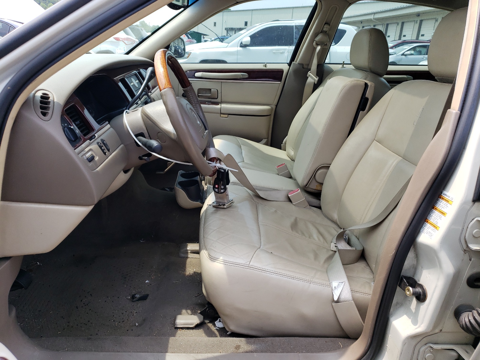 1LNHM83W14Y615729 2004 Lincoln Town Car Ultimate