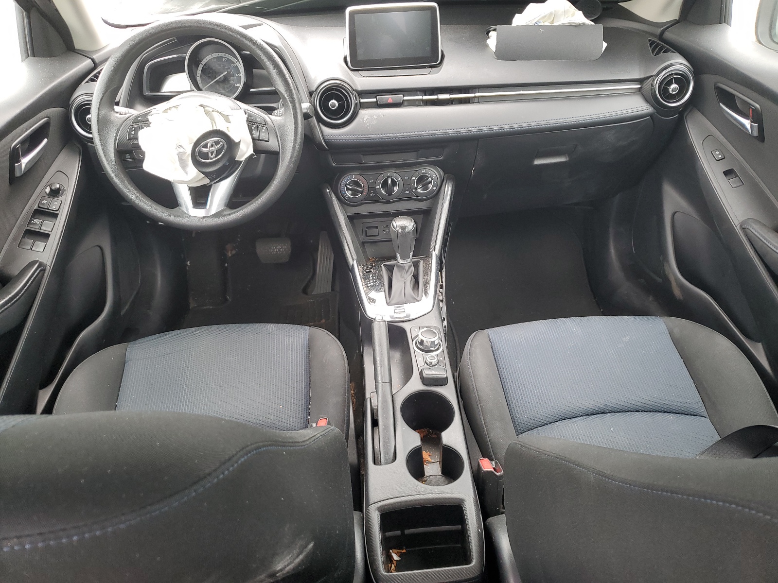 3MYDLBYVXHY158952 2017 Toyota Yaris Ia