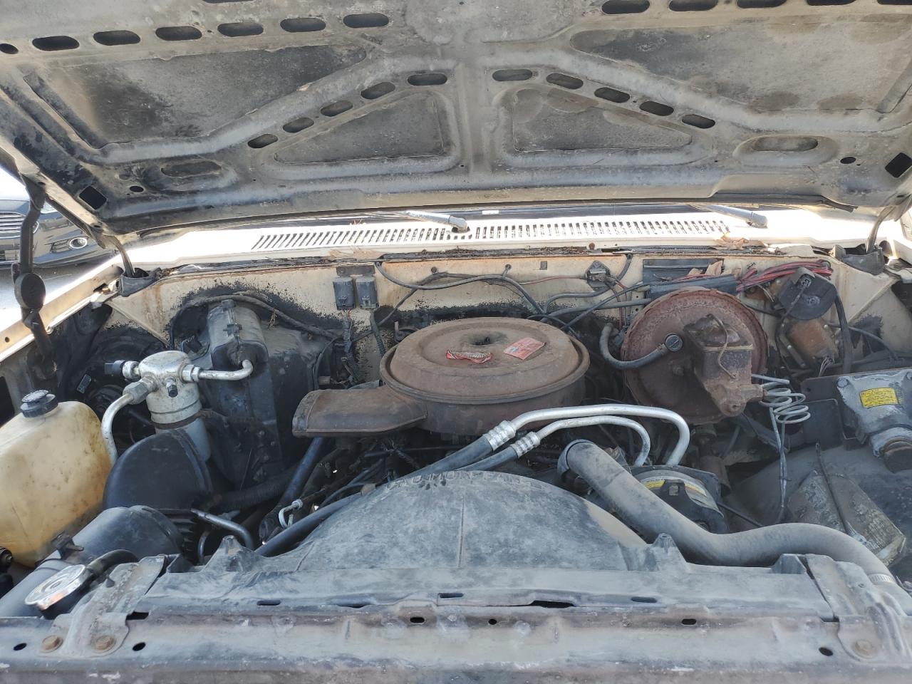 1987 GMC Suburban V25 Conventional VIN: 1GKGV26K8HF510937 Lot: 63352824