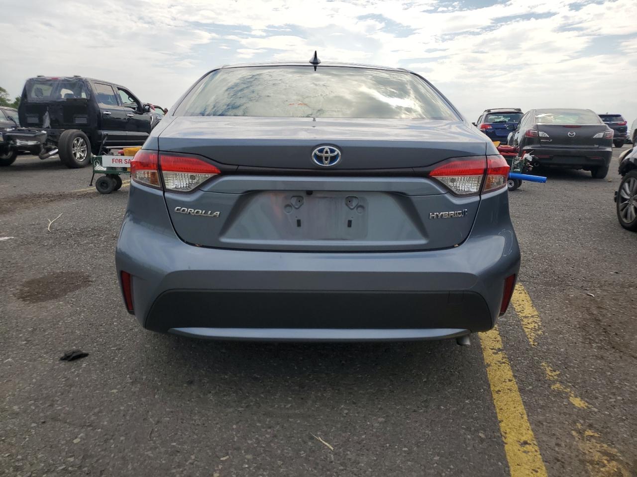 2022 Toyota Corolla Le VIN: JTDEAMDE7NJ057815 Lot: 63718054