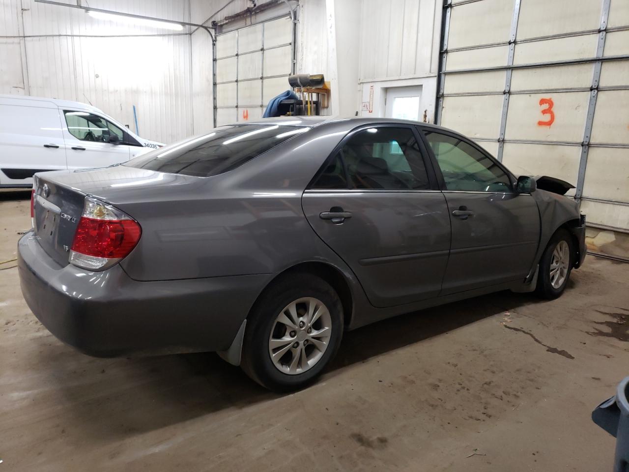 2005 Toyota Camry Le VIN: 4T1BF32K05U620530 Lot: 64233754