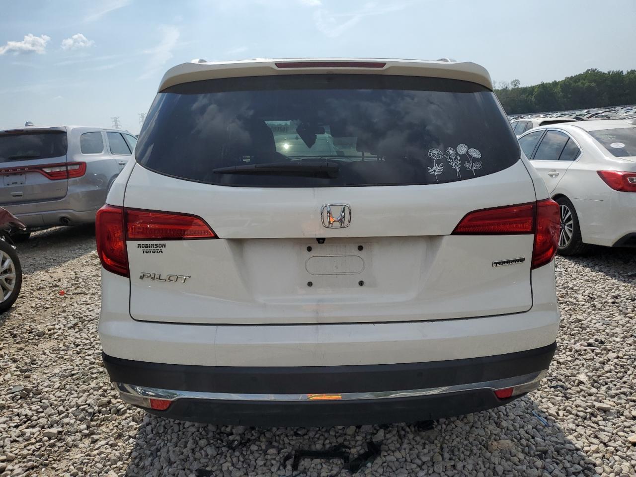 2018 Honda Pilot Touring VIN: 5FNYF5H9XJB007333 Lot: 62085464