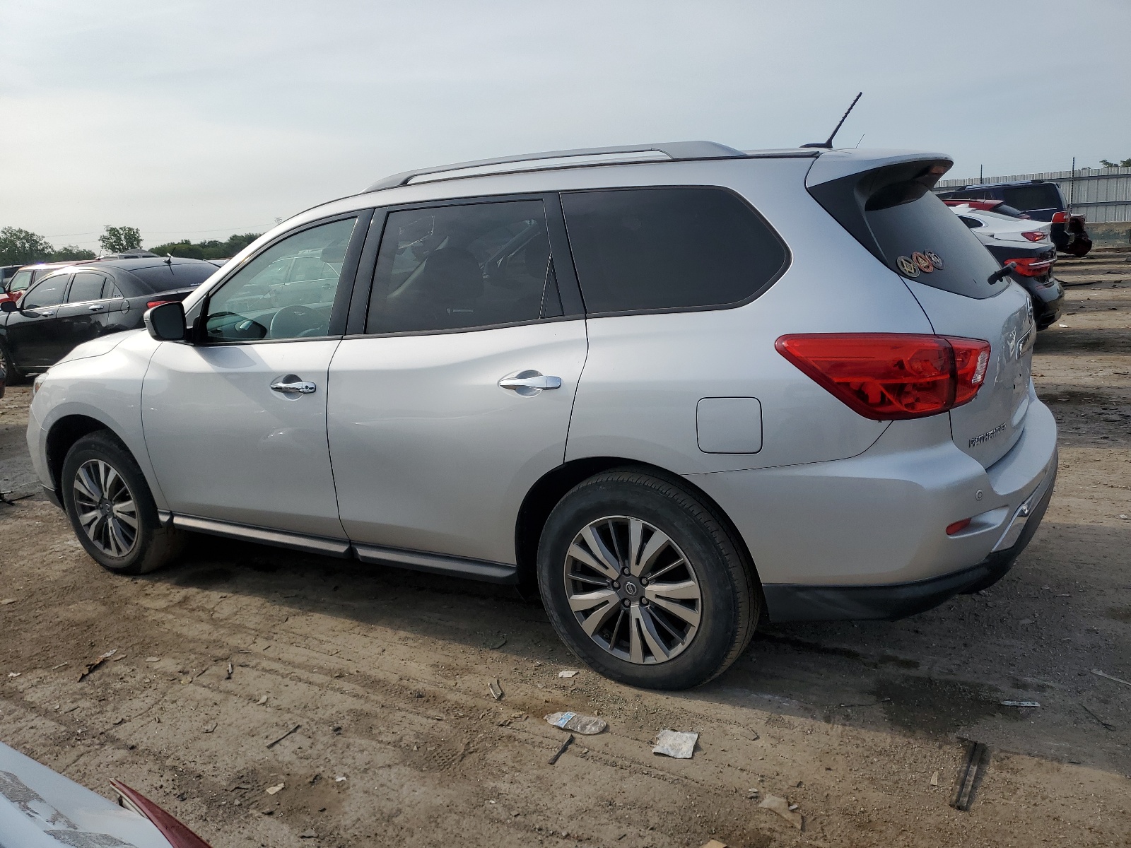 2018 Nissan Pathfinder S vin: 5N1DR2MM6JC635638