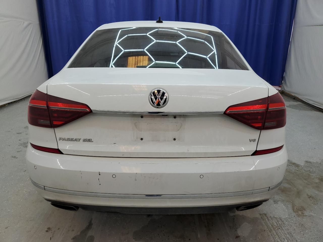 2017 Volkswagen Passat Sel Premium VIN: 1VWCM7A30HC048009 Lot: 65205484