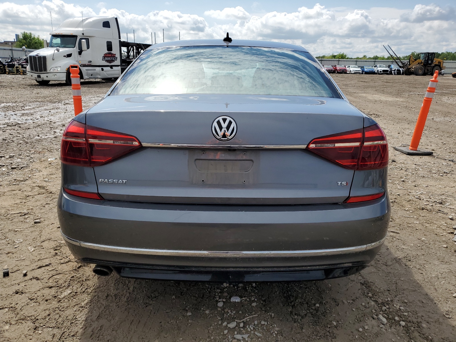 2017 Volkswagen Passat R-Line vin: 1VWDT7A31HC051721