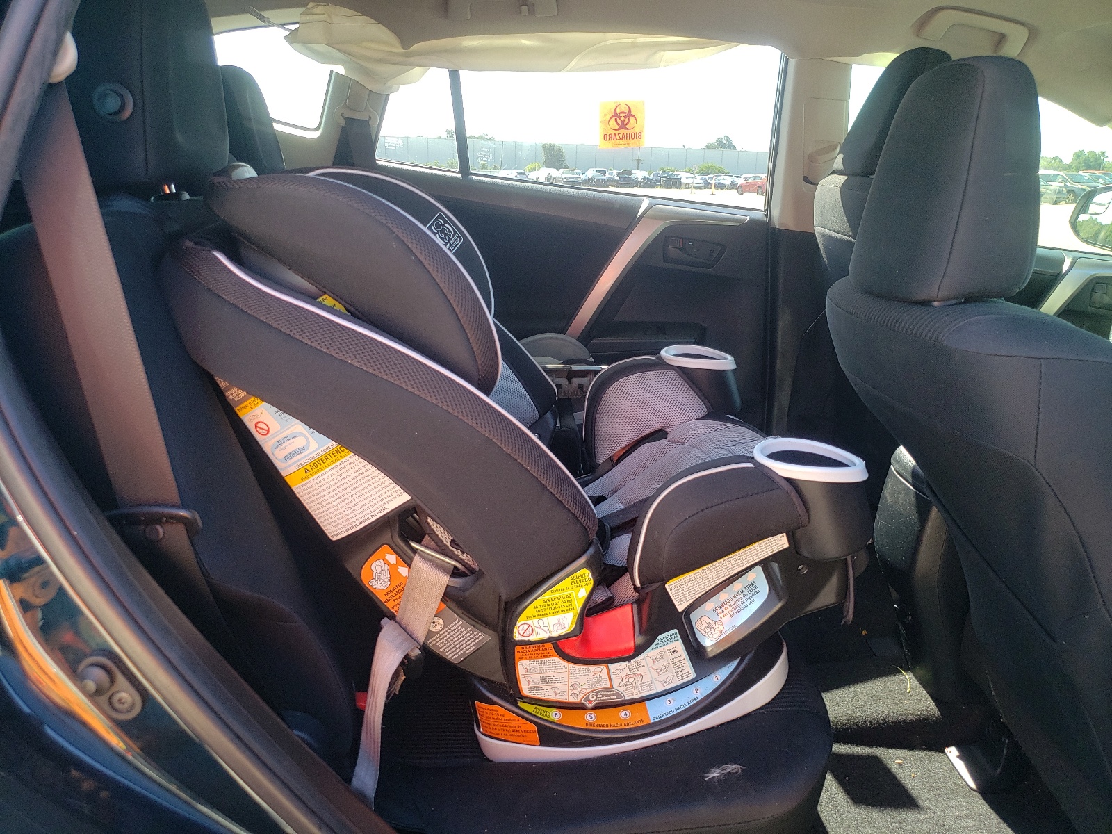 JTMZFREV7JJ210878 2018 Toyota Rav4 Le