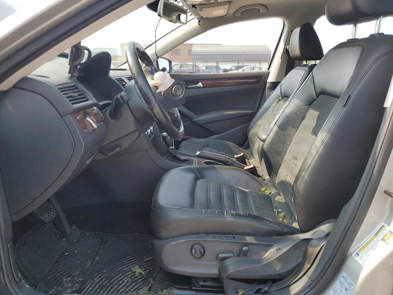 2013 Volkswagen Passat Sel VIN: 1VWCH7A3XDC040725 Lot: 64421484