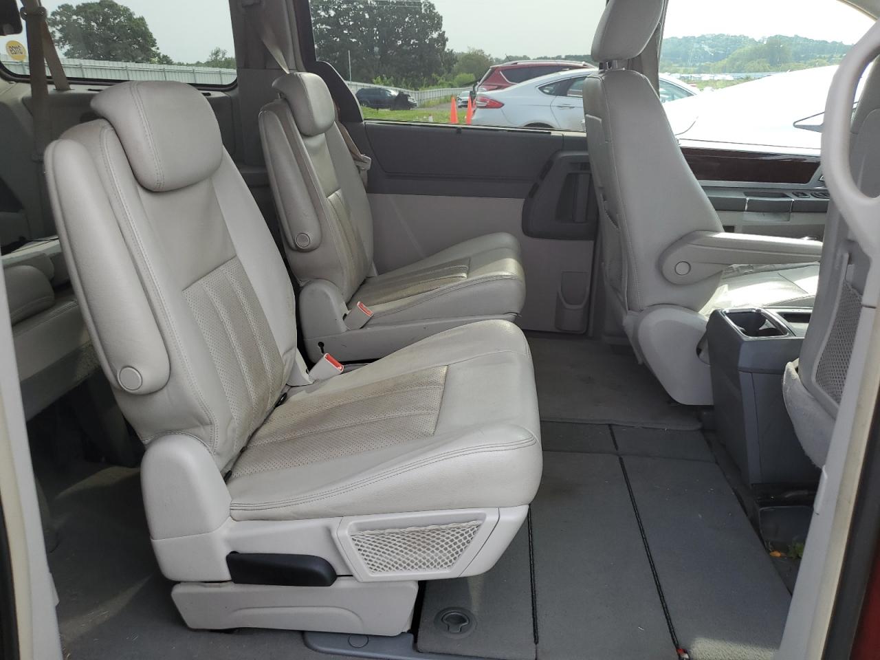 2009 Chrysler Town & Country Touring VIN: 2A8HR54139R676351 Lot: 64438254