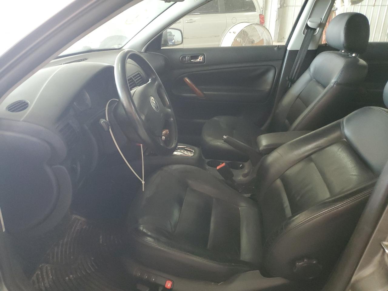 2002 Volkswagen Passat Glx VIN: WVWRH63B22P244906 Lot: 64082944