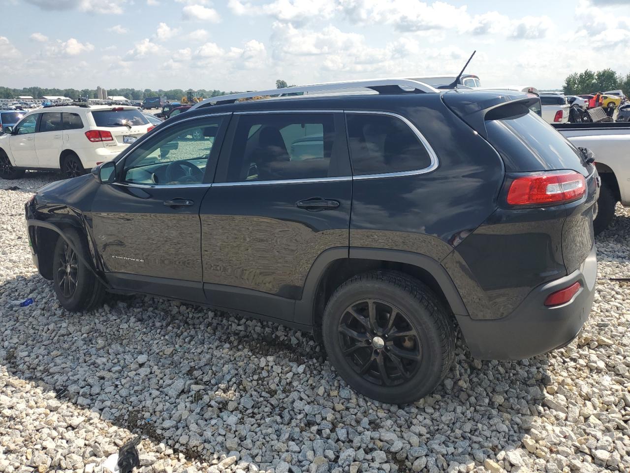 2015 Jeep Cherokee Latitude VIN: 1C4PJLCB7FW782197 Lot: 63181654