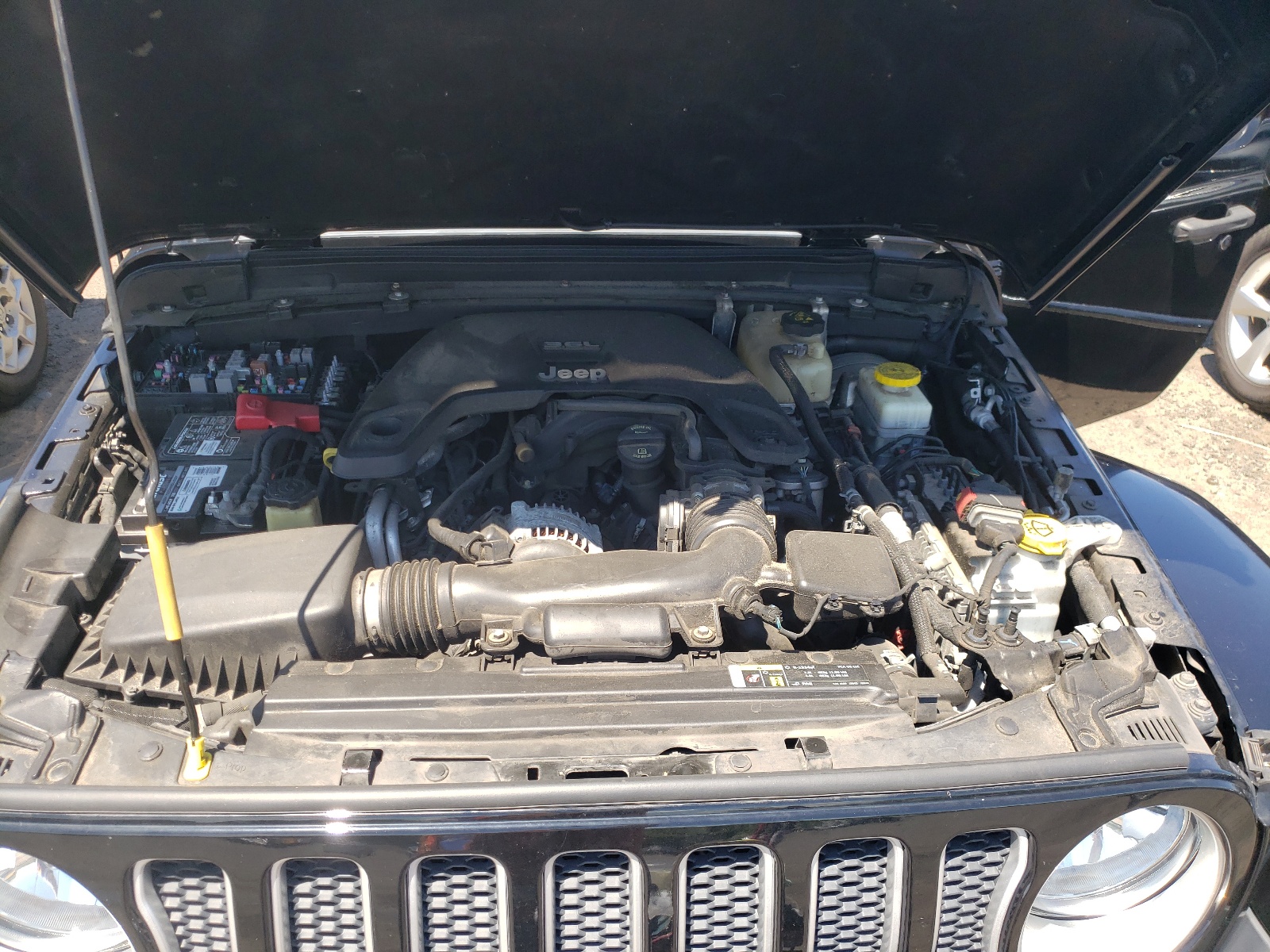 1C4HJXEG7JW118642 2018 Jeep Wrangler Unlimited Sahara