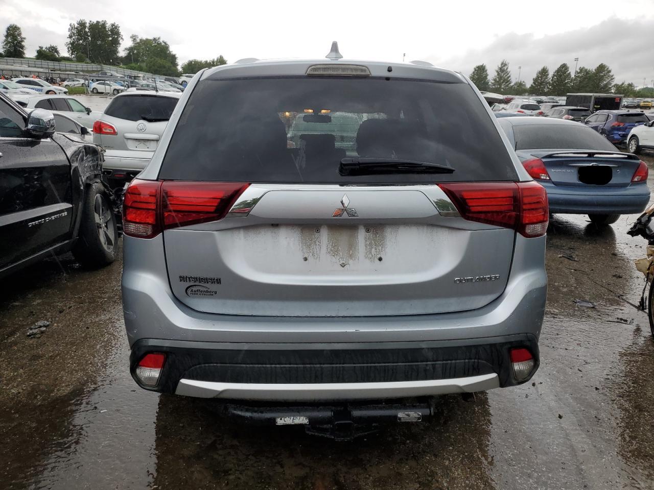 JA4AD2A3XHZ028998 2017 Mitsubishi Outlander Es