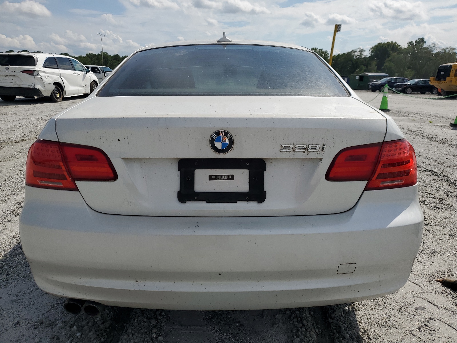 WBAKE3C54BE768733 2011 BMW 328 I