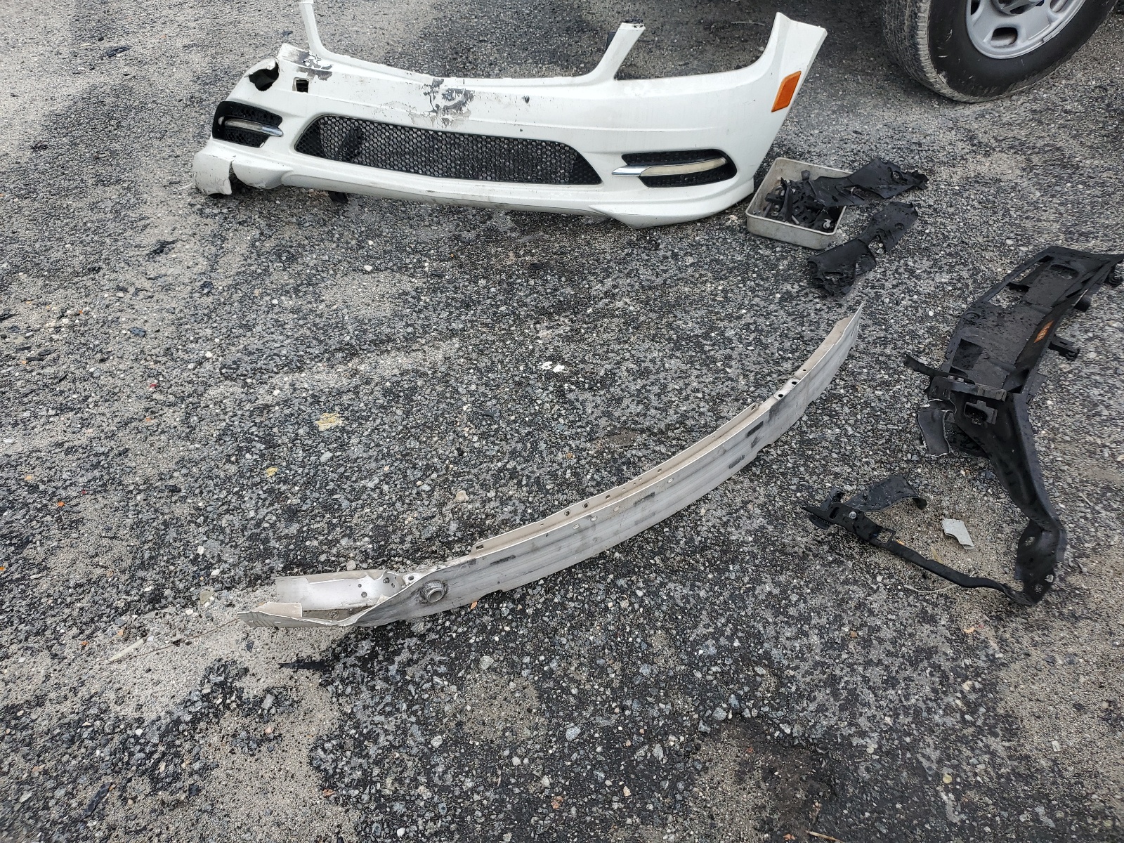 WDDGF5EB5BR135628 2011 Mercedes-Benz C 300