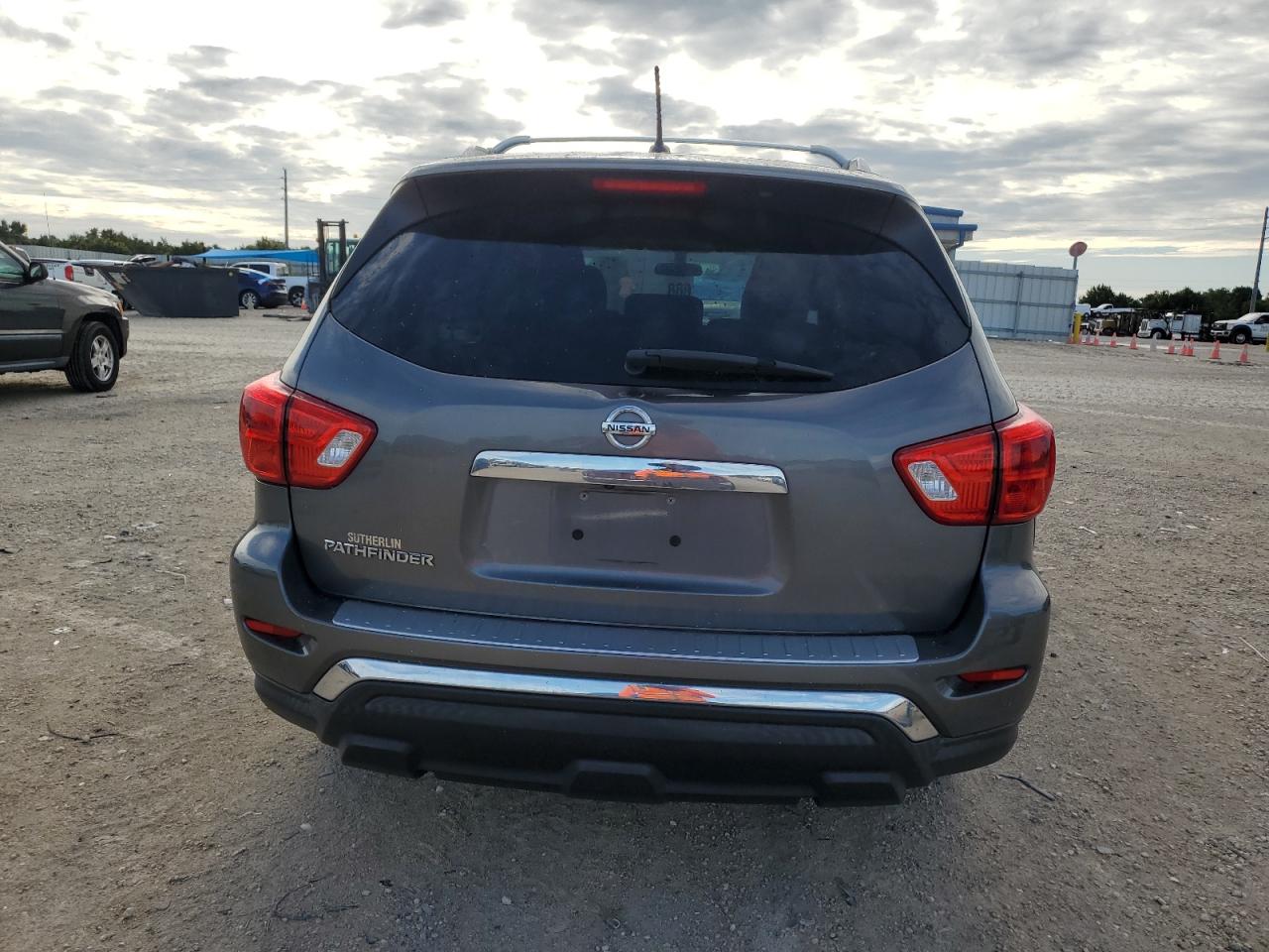 2018 Nissan Pathfinder S VIN: 5N1DR2MN4JC657601 Lot: 64290404