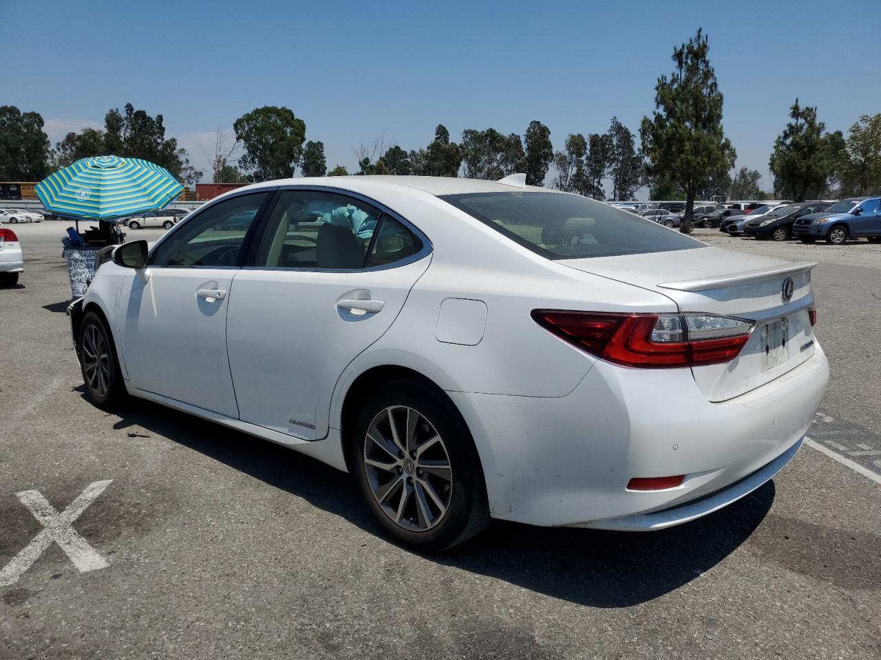 JTHBW1GG9J2189817 2018 LEXUS ES - Image 2