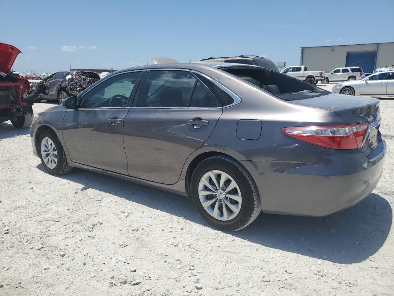 4T4BF1FK5FR497605 2015 TOYOTA CAMRY - Image 2