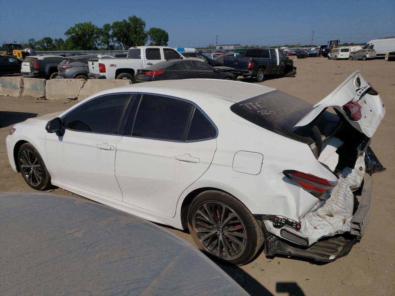 4T1B11HK3JU040144 2018 TOYOTA CAMRY - Image 2