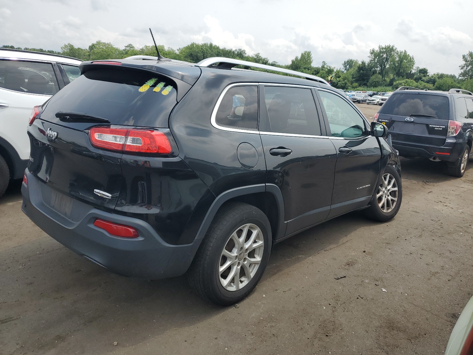 2015 Jeep Cherokee Latitude vin: 1C4PJMCB4FW686100