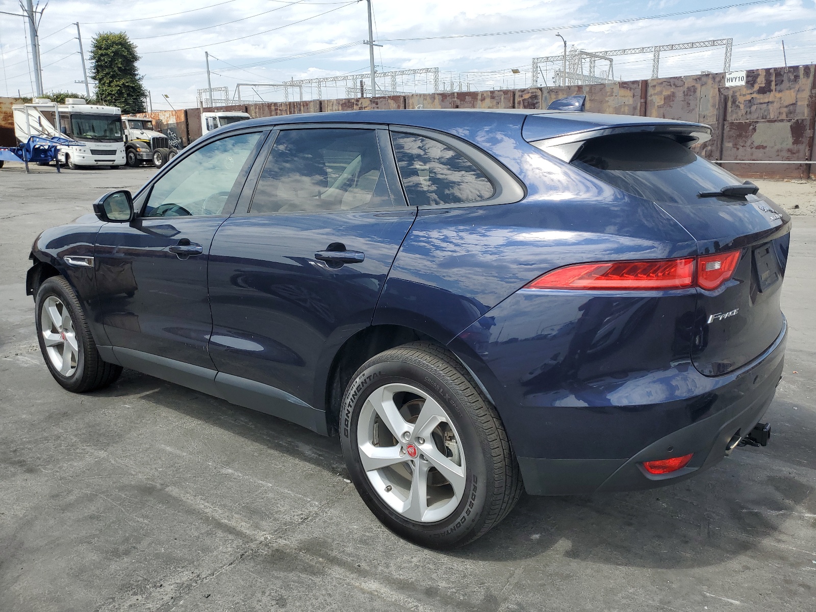 2018 Jaguar F-Pace Premium vin: SADCJ2FX9JA256647