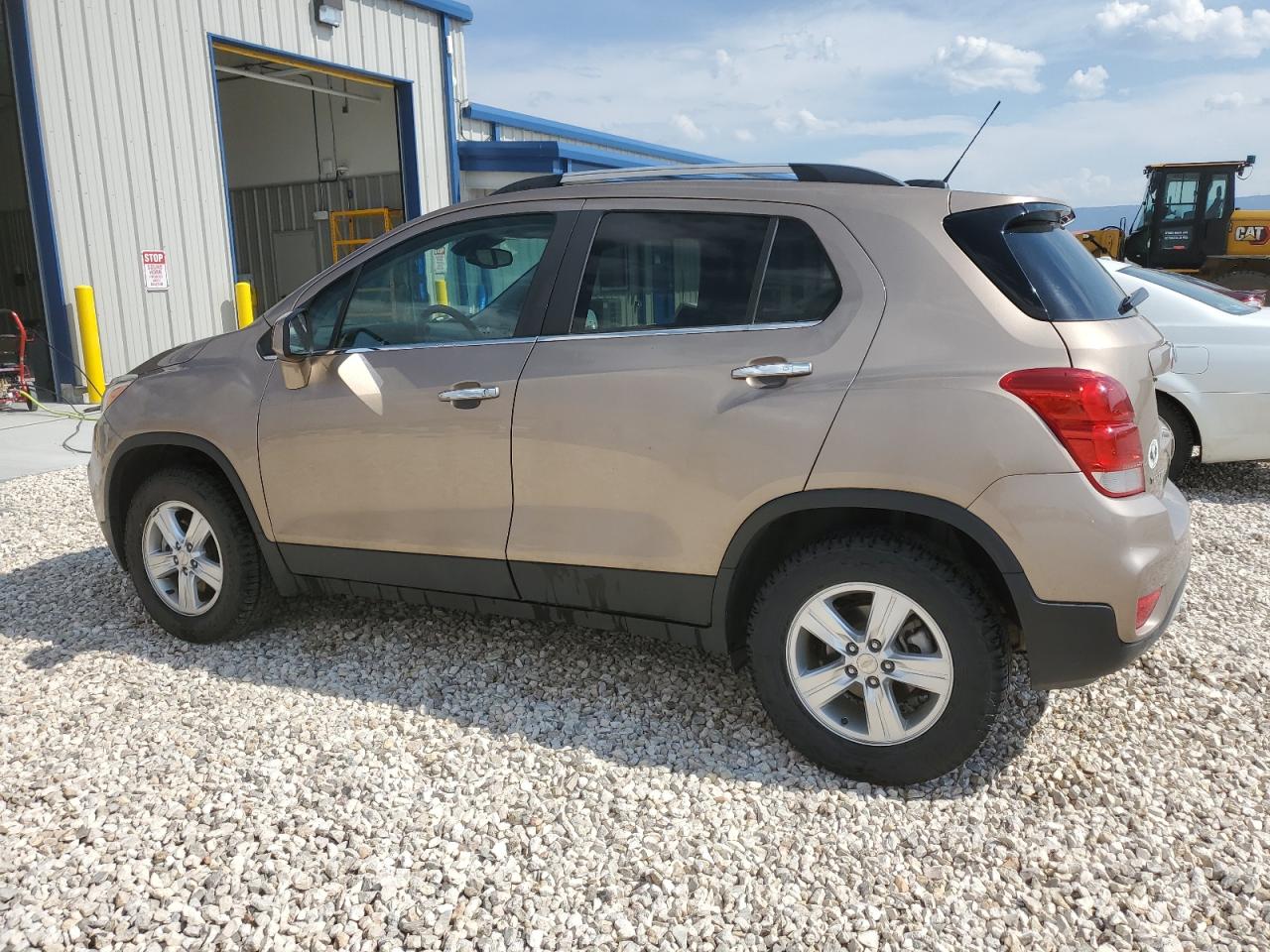 3GNCJPSB6JL263641 2018 CHEVROLET TRAX - Image 2