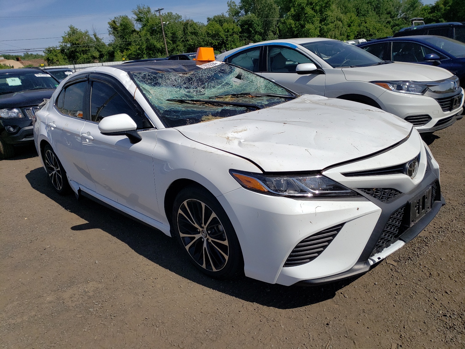 2018 Toyota Camry L vin: 4T1B11HK3JU647970