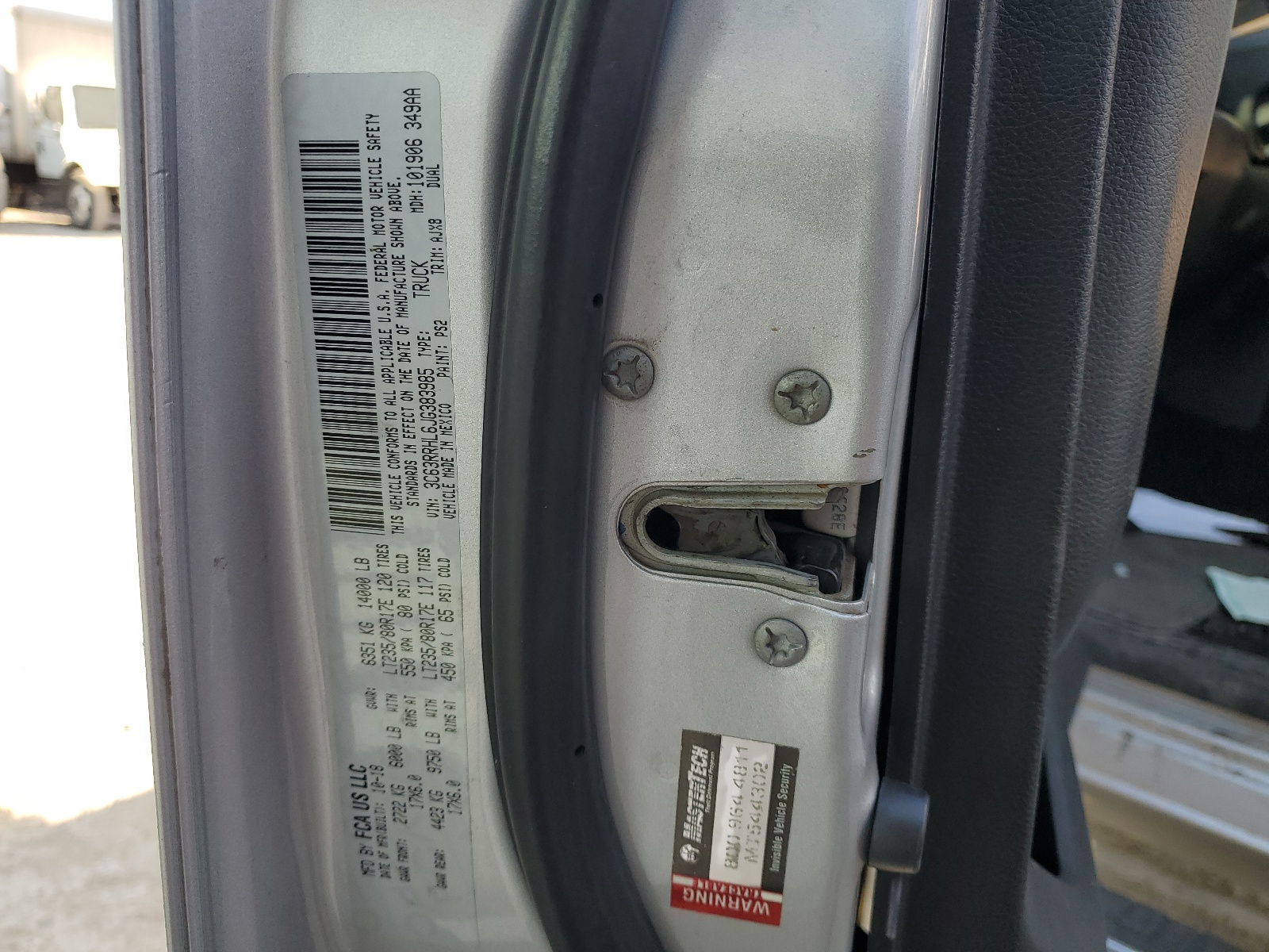 3C63RRHL6JG383985 2018 Ram 3500 Slt