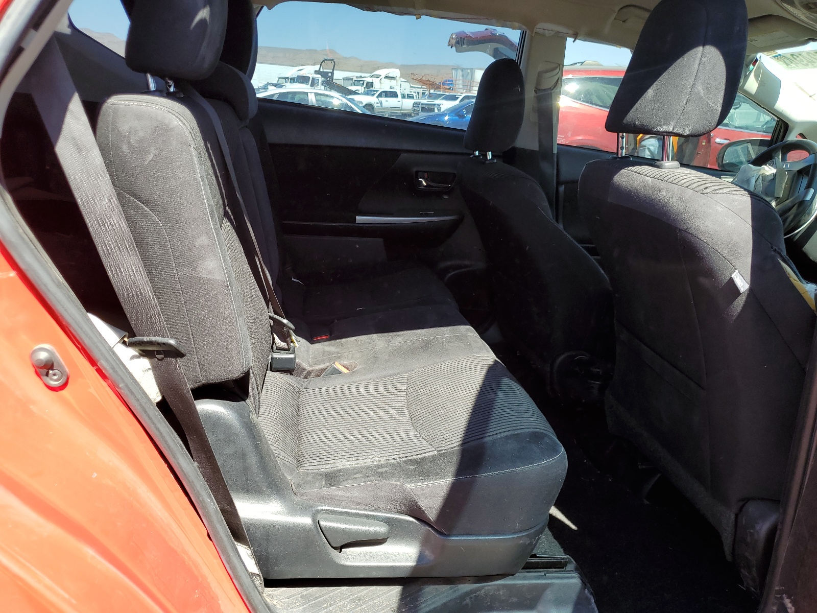 JTDZN3EU8HJ070261 2017 Toyota Prius V