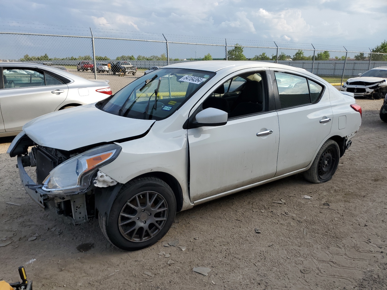 2015 Nissan Versa S vin: 3N1CN7AP1FL889571