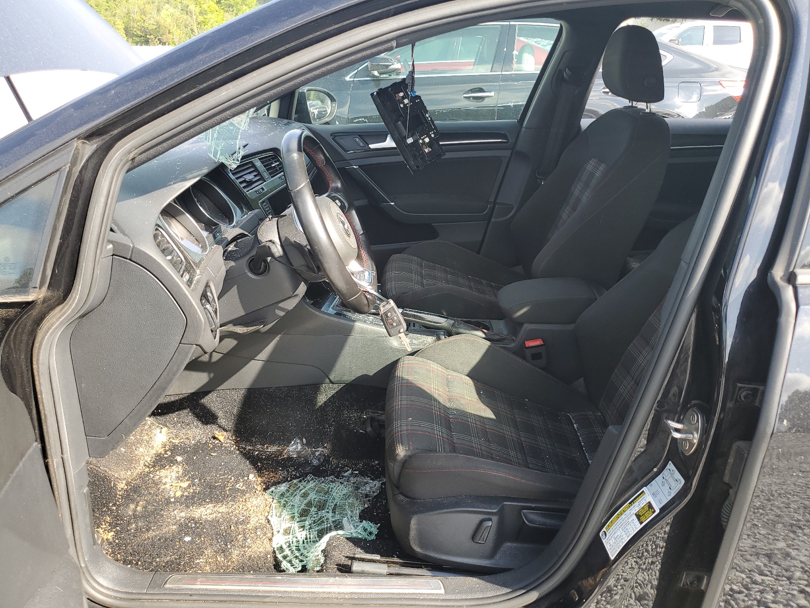 3VW4T7AU4HM066625 2017 Volkswagen Gti S