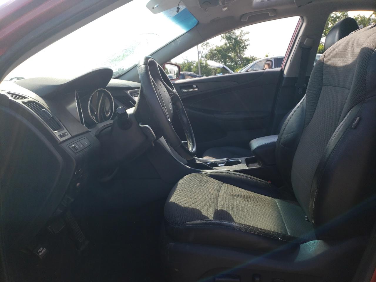 2012 Hyundai Sonata - Image 7