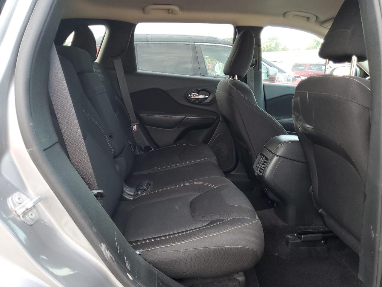 2017 Jeep Cherokee Latitude VIN: 1C4PJMCS7HW513609 Lot: 64073614