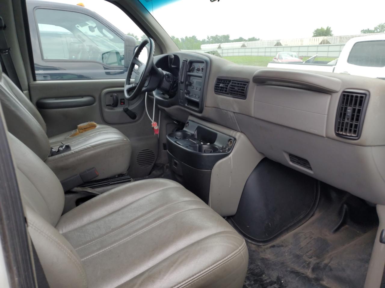 2001 Chevrolet Express G2500 VIN: 1GCFG25W111119461 Lot: 58124014