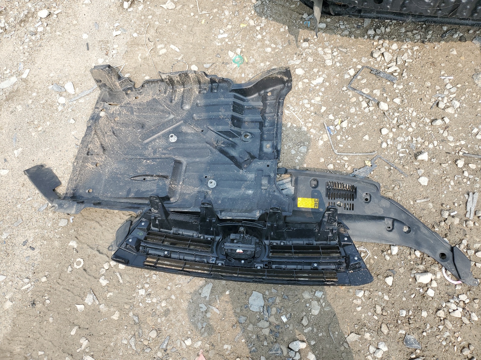 5TDKZRFH2HS188447 2017 Toyota Highlander Se