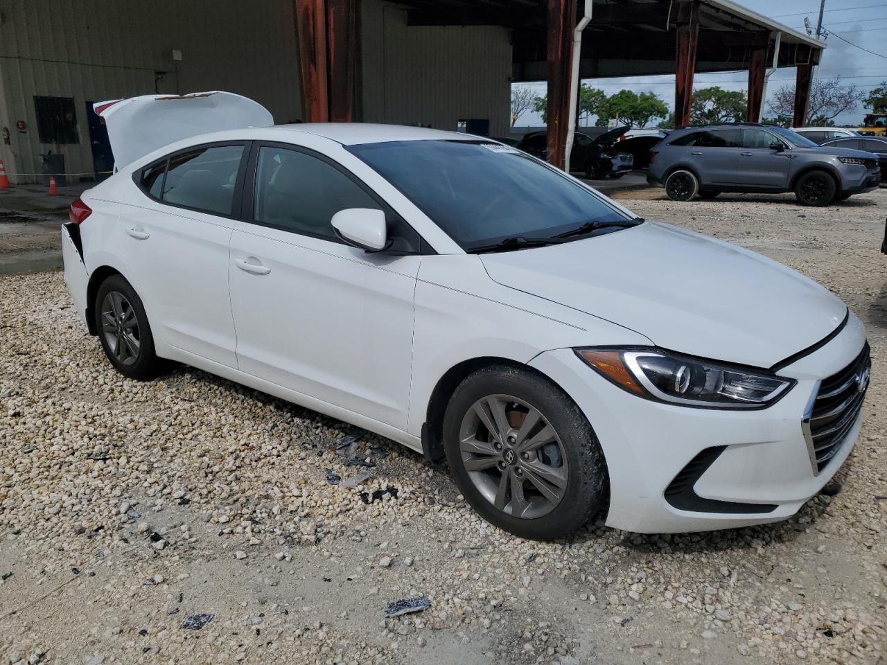 VIN 5NPD84LF0JH389065 2018 HYUNDAI ELANTRA no.4