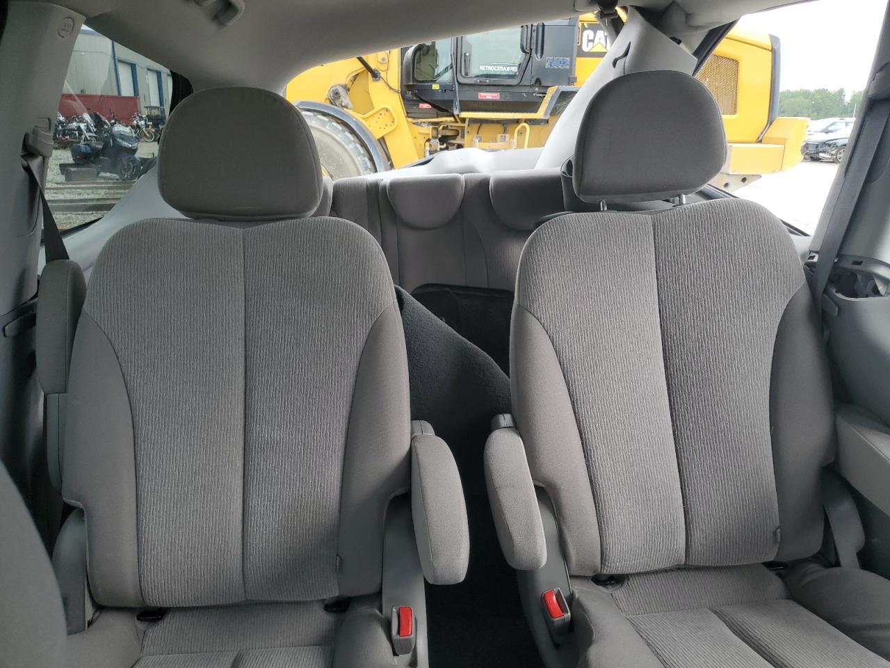 2012 Kia Sedona - Image 10