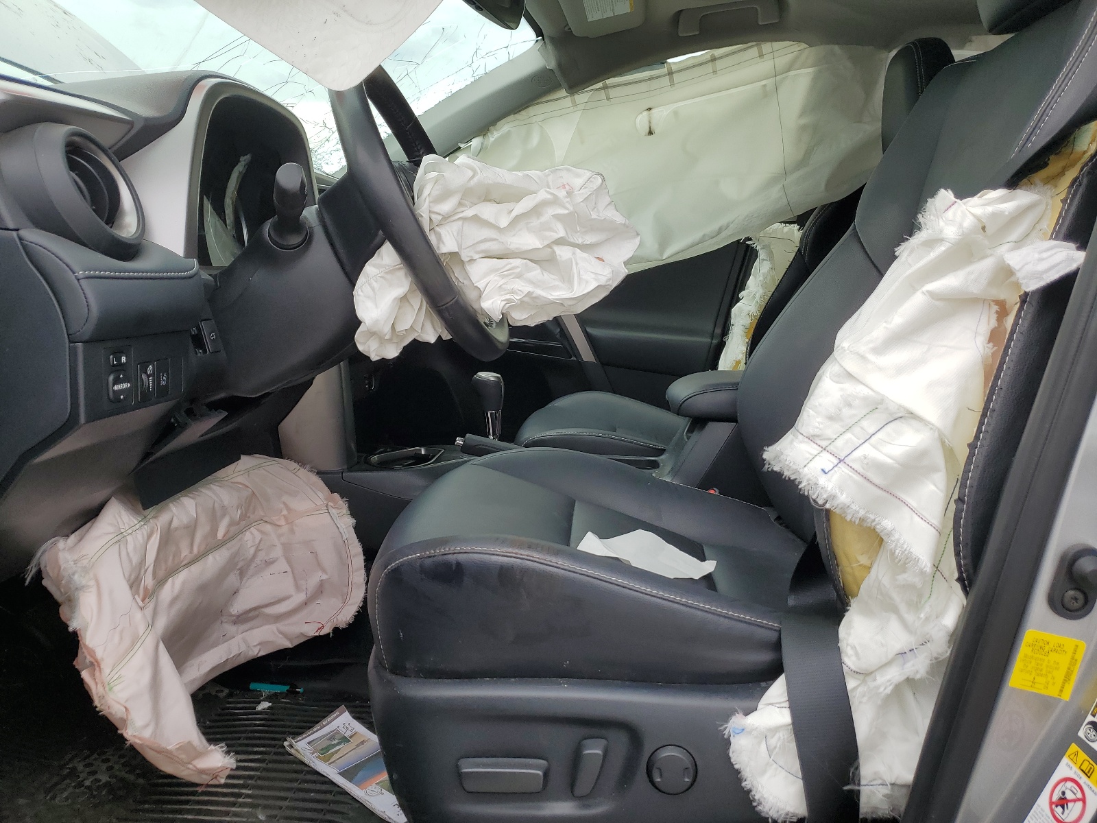 JTMYFREV8JJ192046 2018 Toyota Rav4 Limited