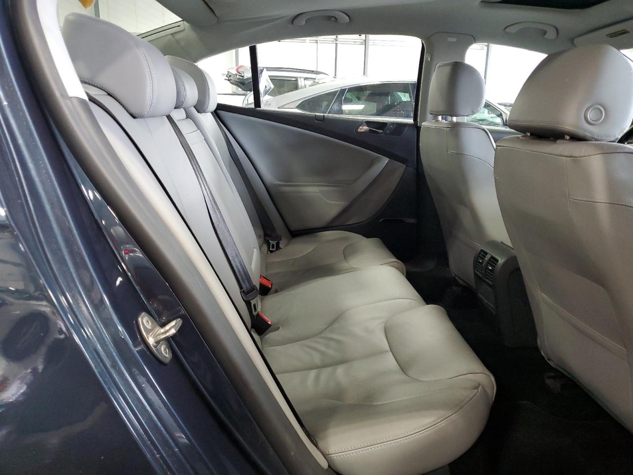 2006 Volkswagen Passat 3.6L Luxury VIN: WVWEU73C96E056605 Lot: 63832544