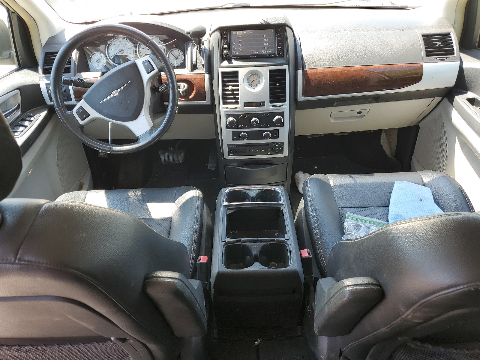 2A4RR8DX2AR376493 2010 Chrysler Town & Country Touring Plus