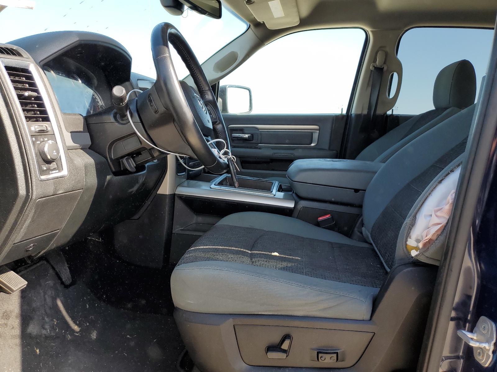 1C6RR6TT9FS623577 2015 Ram 1500 Slt