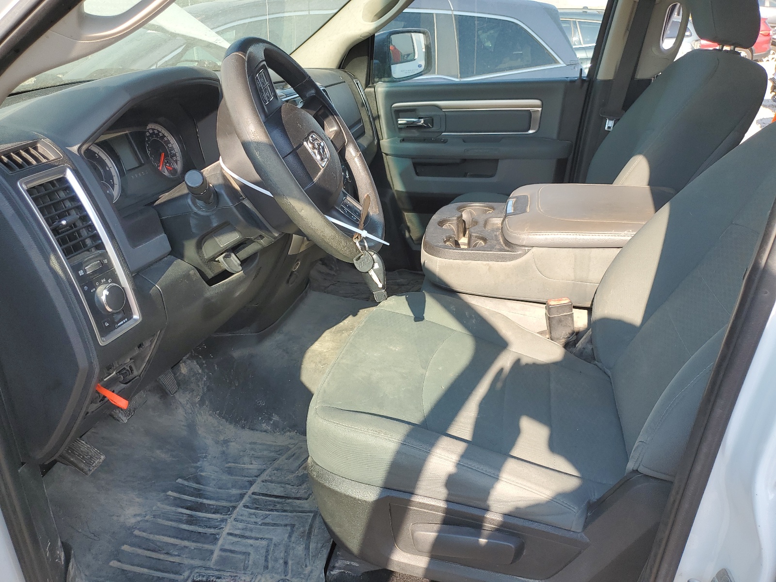 1C6RR7GT1JS148676 2018 Ram 1500 Slt