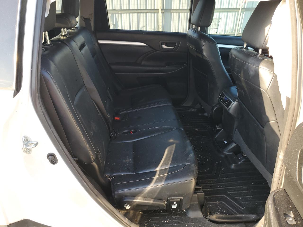 2015 Toyota Highlander Xle VIN: 5TDKKRFH5FS065761 Lot: 64306024