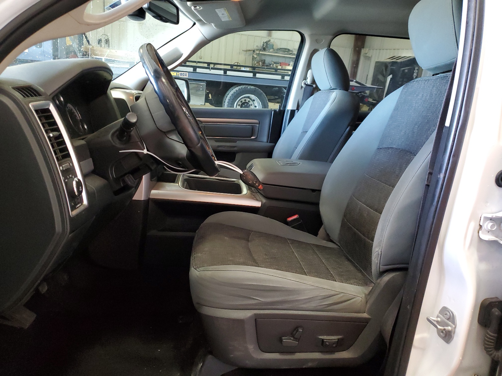 1C6RR6LT6HS550574 2017 Ram 1500 Slt