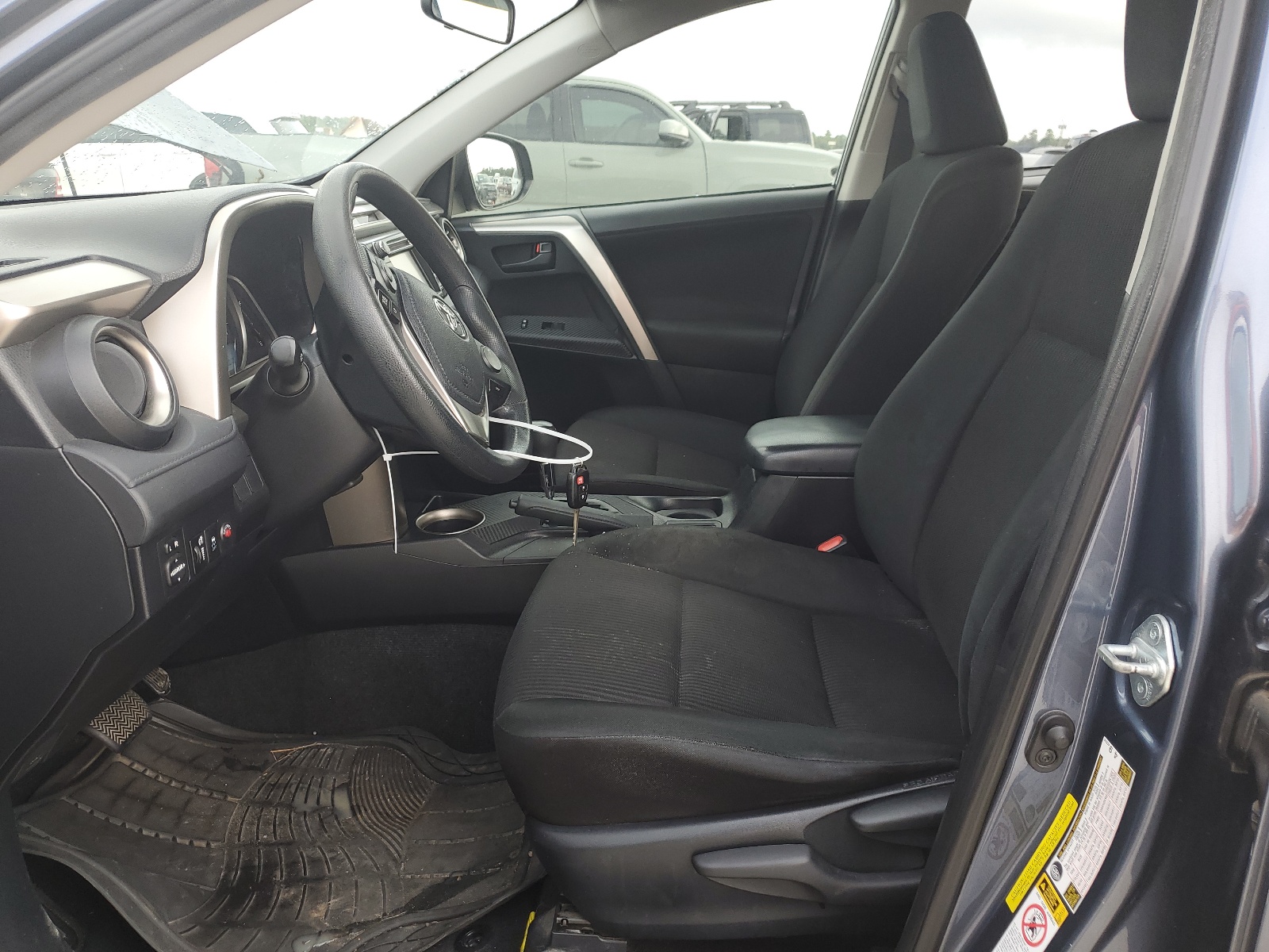 JTMZFREV8ED029549 2014 Toyota Rav4 Le