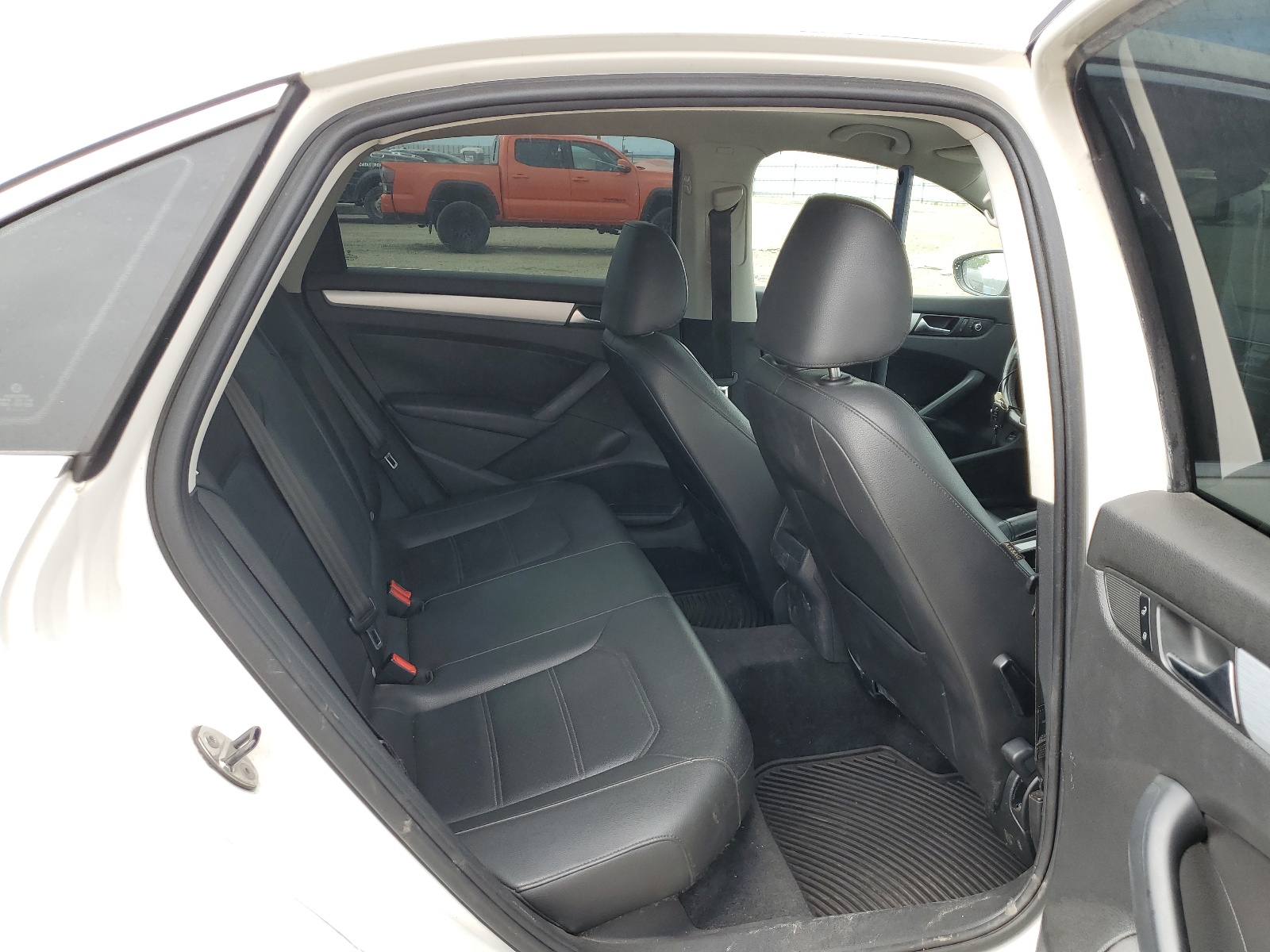 1VWBP7A34CC010889 2012 Volkswagen Passat Se