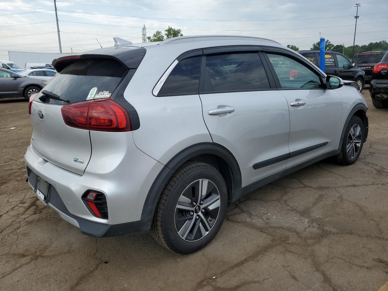 KNDCE3LC2M5463384 Kia Niro EX PR 3