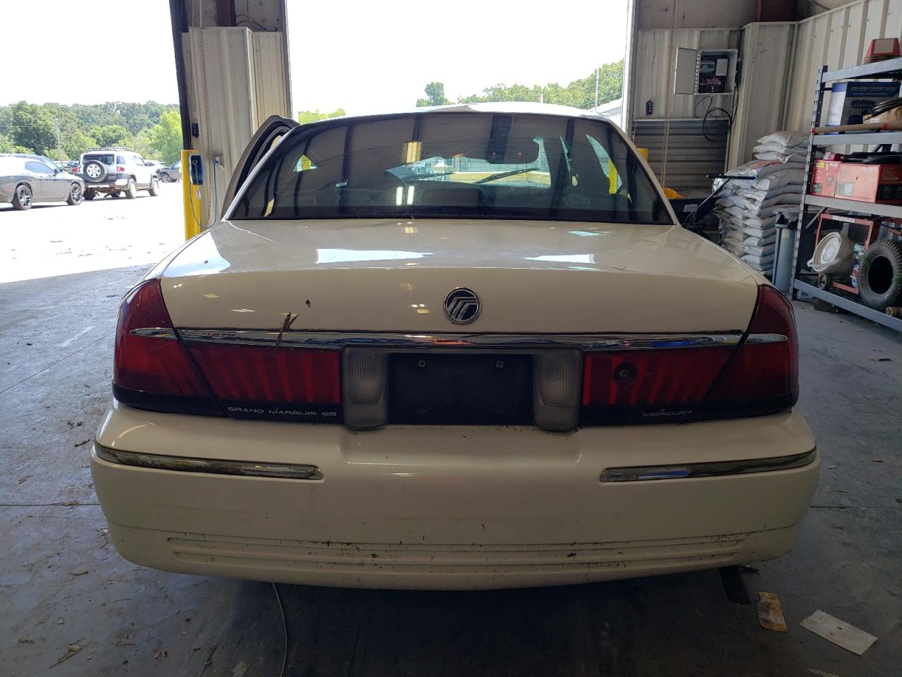 2000 Mercury Grand Marquis Gs VIN: 2MEFM74W7YX732661 Lot: 62459054