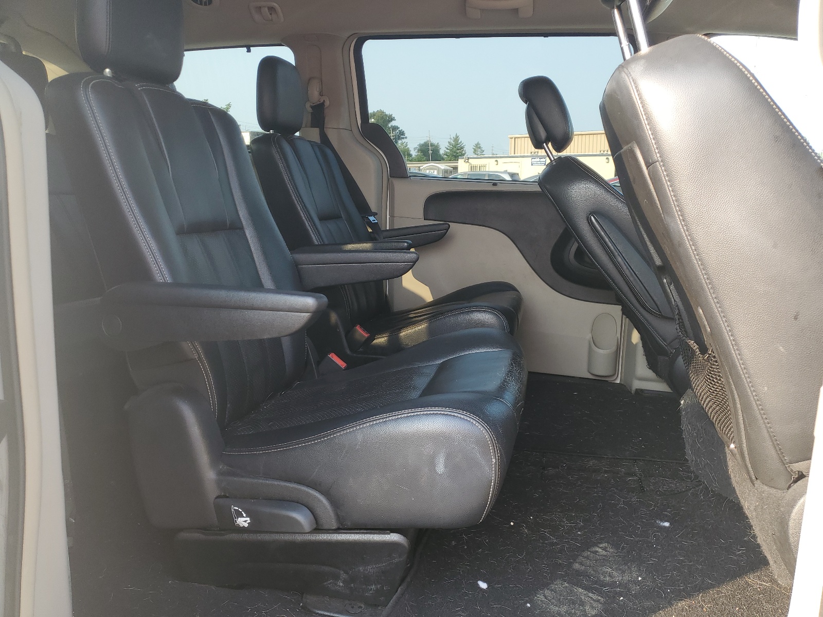 2A4RR8DGXBR677353 2011 Chrysler Town & Country Touring L